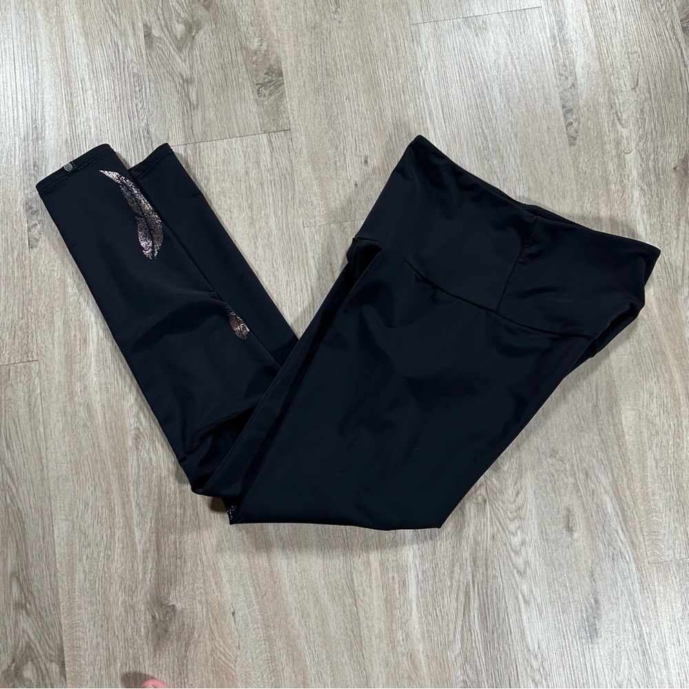 Onzie Crop Leggings, XS, Black and rosegold foil feathers! Mid-rise! Great!